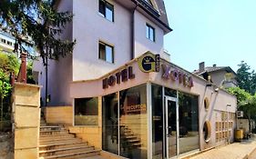 Family Art Hotel Gallery