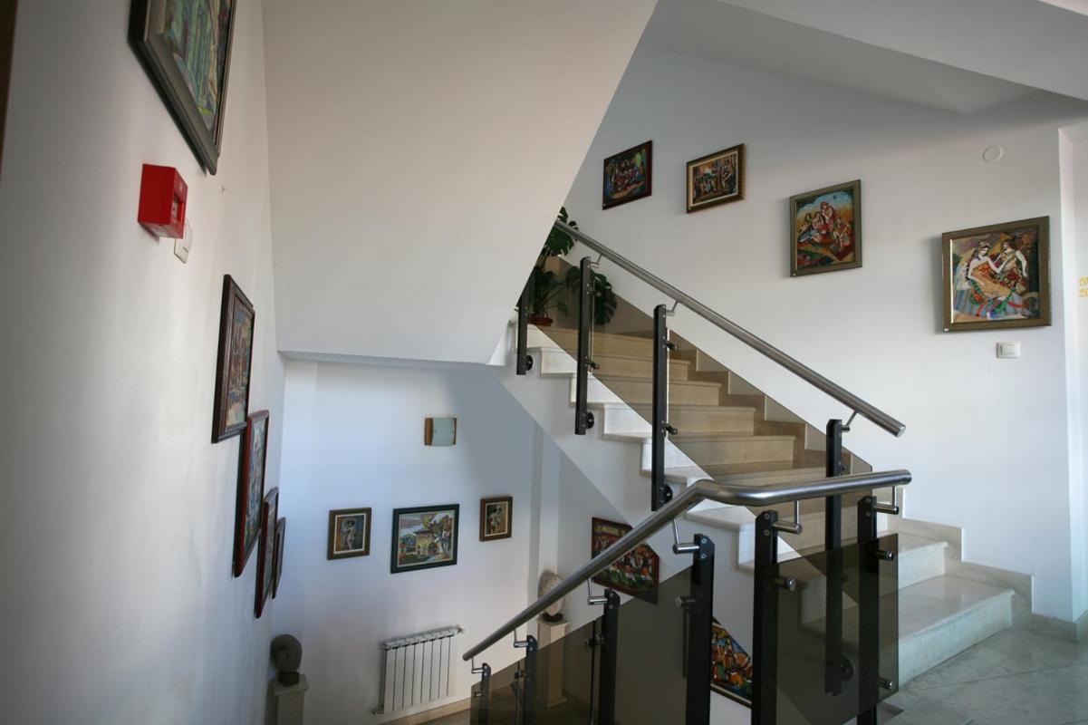 Family Art Hotel Gallery Плевен Екстер'єр фото